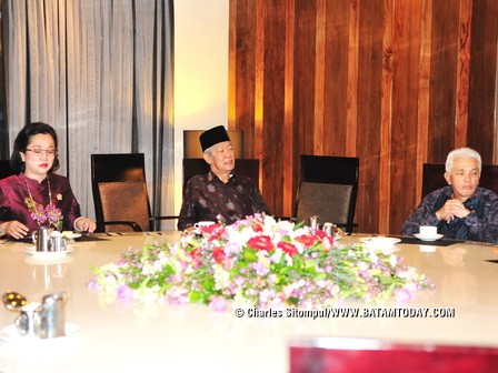 watermarked-Pertemuan HM.Sani dengan Menteri Koordinator Ekonomi dan Menteri Bapenas di Jakarta .jpg